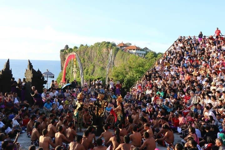 Uluwatu Temple Sunset and Kecak Fire Dance — photo 1 of 9