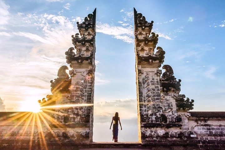 East Bali Tour: Gate of Heaven, Water Palace, Sleeping Gajah — photo 1 of 12