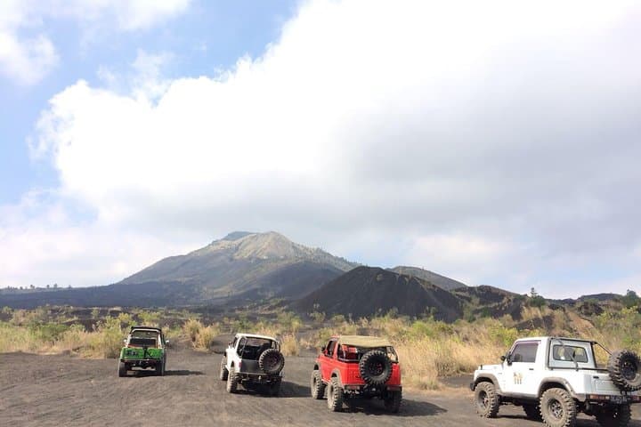 black larva jeep adventure — photo 1 of 2