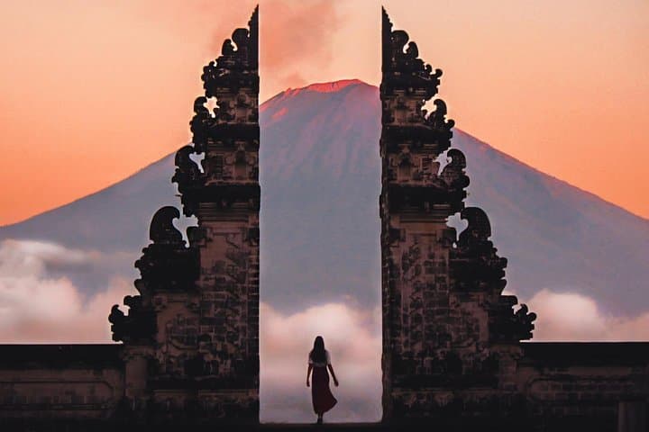 Sunrise At Heaven's Gate Lempuyang Luhur Bali — photo 1 of 16