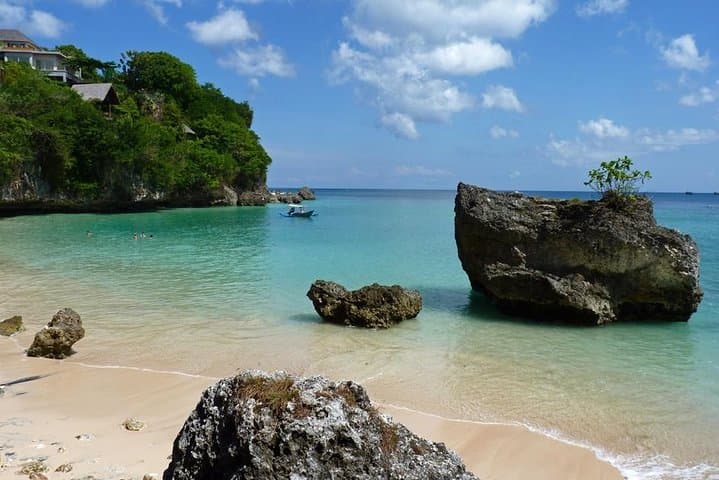 Private Tour Bali Beaches and Uluwatu Temple with Dinner — photo 1 of 13