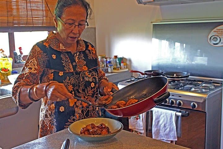 Private Javanese Cooking Class with Dotty in Tumbak Bayuh, Canggu — photo 1 of 10