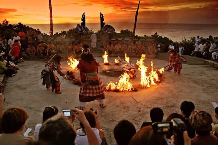 Private Uluwatu Sunset Tour with Kecak Dance and Dinner — photo 1 of 13
