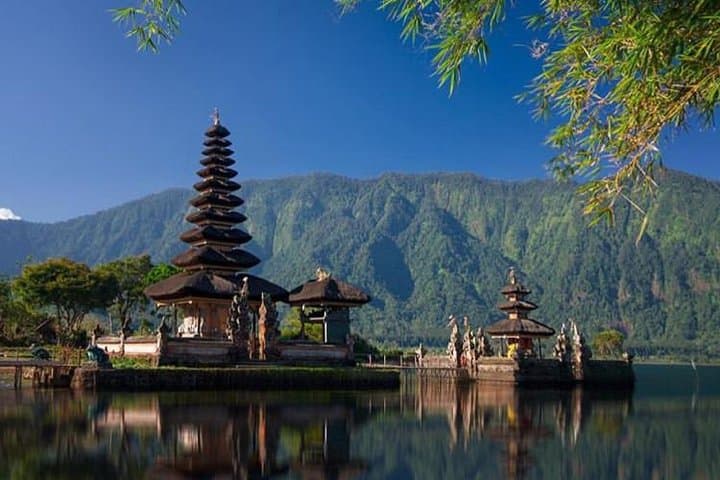 Bali: Bedugul Temple, Banyumala Waterfall, UNESCO Rice Terrace — photo 1 of 9
