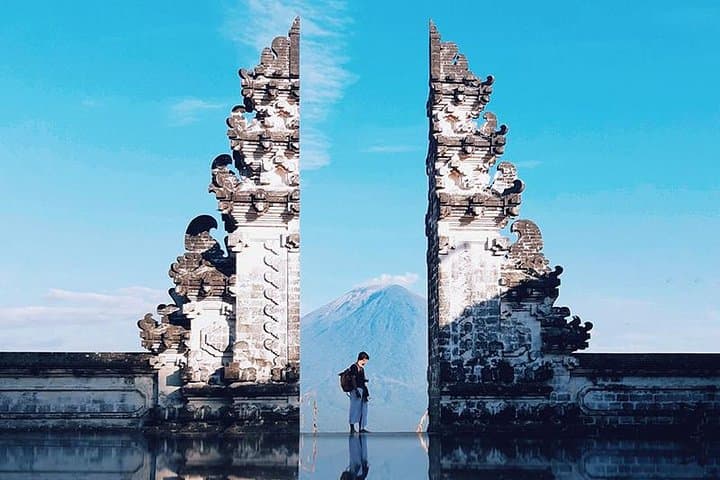 East Bali Tour: Lempuyang Temple - Gate of Heaven, Tirta Gangga, Virgin Beach — photo 1 of 9