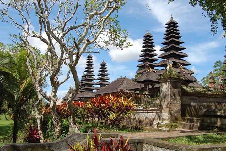 Taman Ayun and Tanah Lot Temple Tour — photo 1 of 7