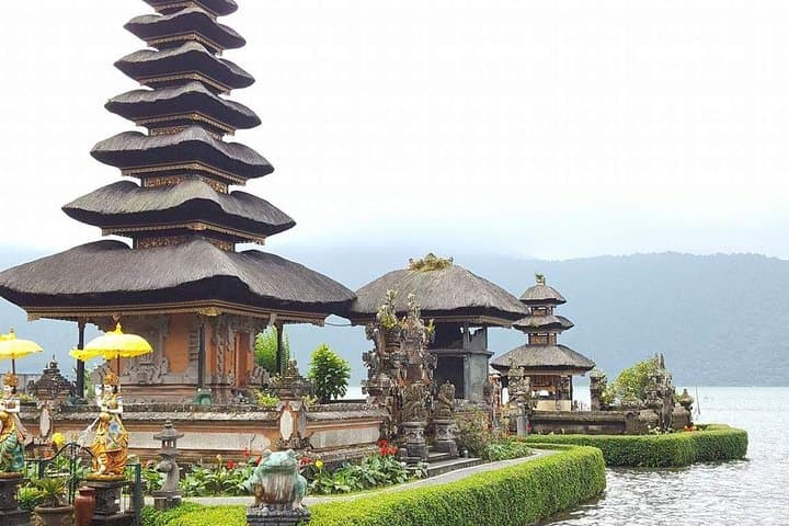 Discover northern part of bali, temples,lake and waterfalls — photo 1 of 11