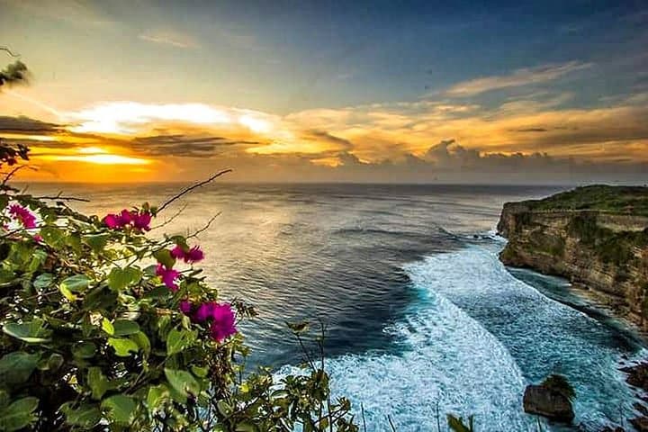 Bali Half Day Tour - Uluwatu Temple Sunset, Kecak Fire Dance, Jimbaran Dinner — photo 1 of 6