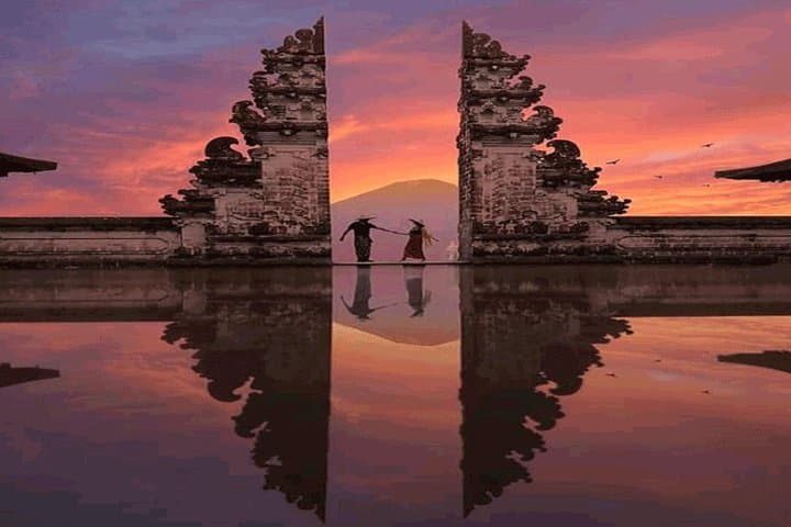 Sunrise At The Gate Of Heaven Lempuyang Bali — photo 1 of 4