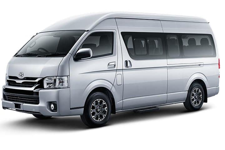 Hire Luxury Van 15 Seat Toyota Hiace — photo 1 of 4