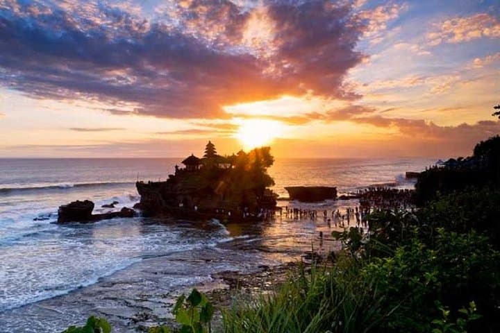 Half-Day Tour : Sunset Tanah Lot Temple with Taman Ayun Temple — photo 1 of 4
