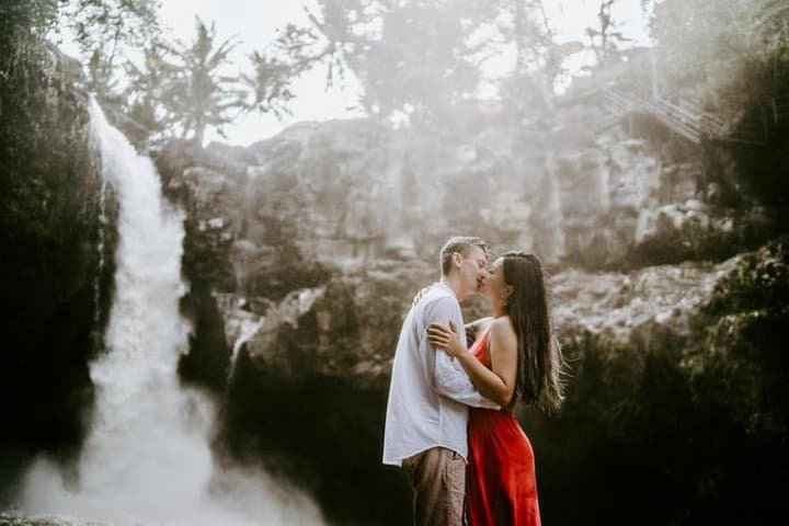 Private Photo Session with a Local Photographer in Nusa Dua — photo 1 of 9
