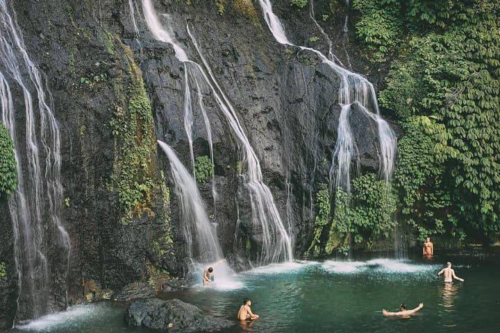 Best of North Bali: Banyumala Waterfall, Handara Gate and Temple — photo 1 of 9