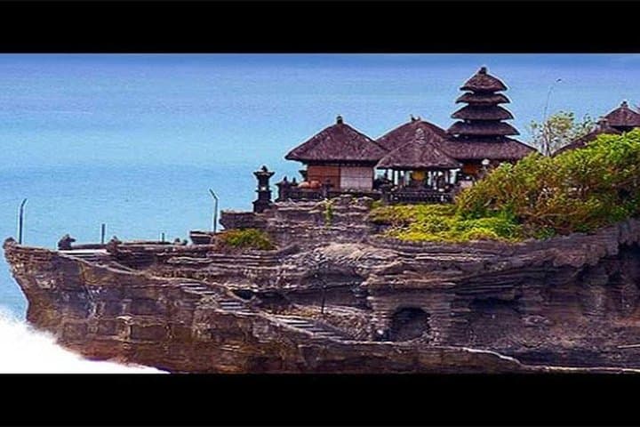 Halfday Tour:Uluwatu Temple,Kecak Dance and Dinner Jimbaran Beach with Transport — photo 1 of 15