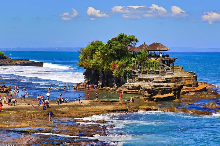 Tanah Lot, Ulun Danu Temple & Jatiluwih Green Land Tours — photo 1 of 6