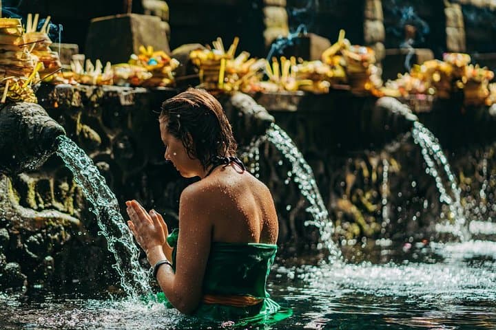 Ubud Tirta Empul Temple Blissful Cleansing — photo 1 of 12
