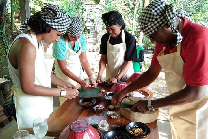 Sidemen Cooking Class — photo 1 of 4