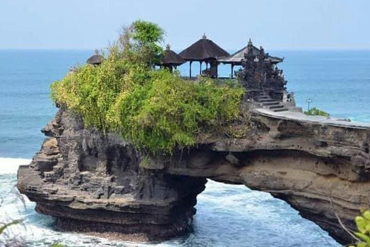 Private tour tanah lot temple and uluwatu temple - free wifi — photo 1 of 36