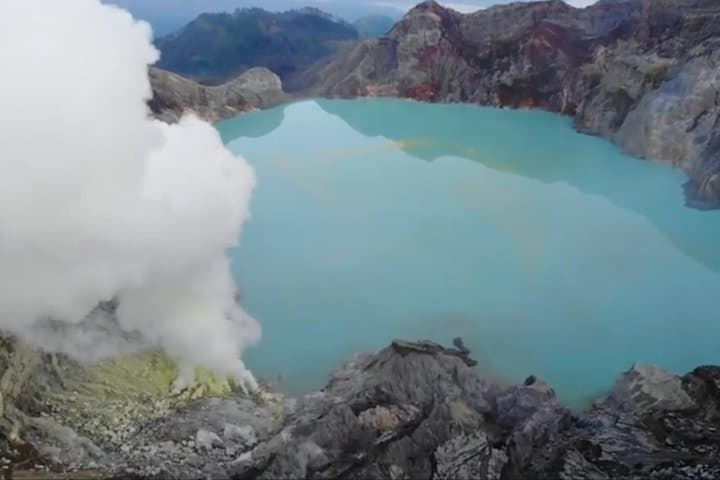 Ijen Crater Private Guided Trekking Tour From Bali — photo 1 of 16