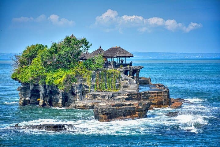 Monkey Forest and Tanah Lot Tour — photo 1 of 3