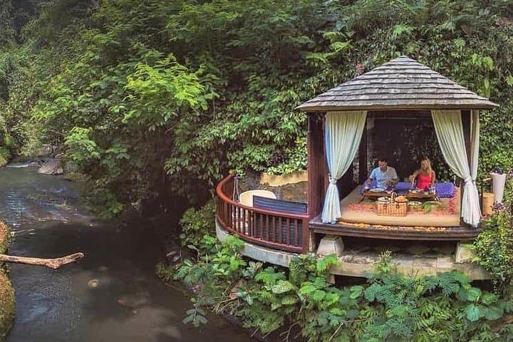 Romantic Riverside Picnic Lunch Experience at Hanging Gardens of Bali — photo 1 of 6