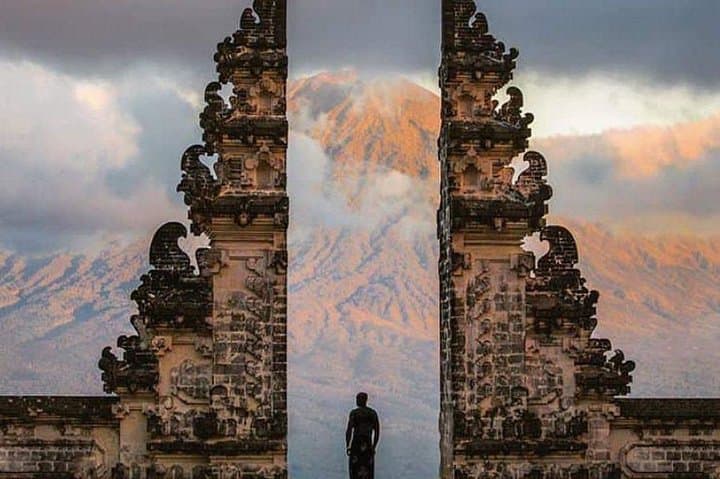 Lempuyang Gate Heaven with Tirtagangga & Tibumana Waterfall — photo 1 of 11