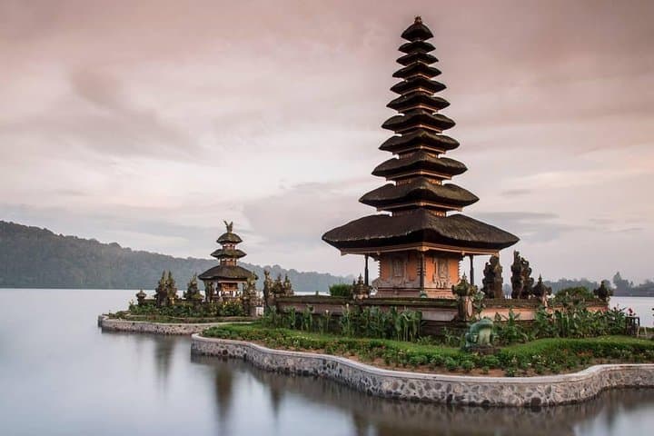 Private Tour: Jatiluwih Rice Terraces - Ulun Danu Temple - Bayumala Waterfalls — photo 1 of 8