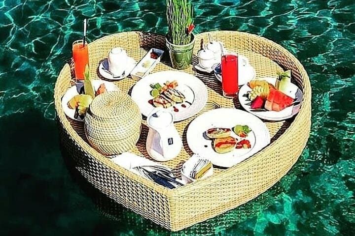 Bali romantic floating breakfast - jungle swing - monkey forest - Ubud art shop. — photo 1 of 15