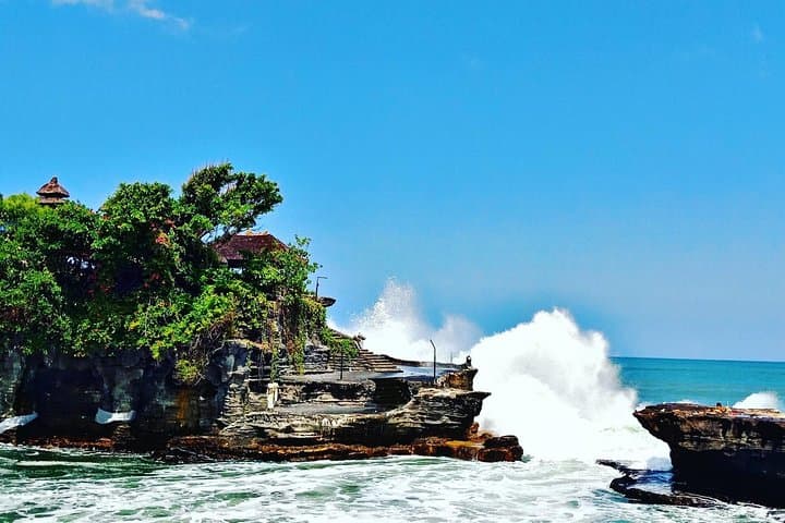 South Bali Uluwatu and Tanah Lot Temple Tour — photo 1 of 10