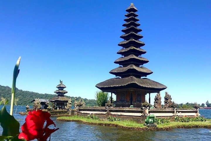 Ulun Danu Temple and Waterfall Tour — photo 1 of 11