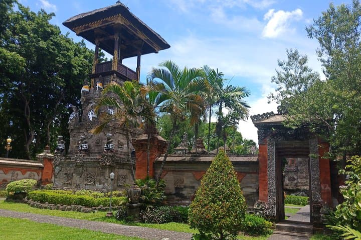 Denpasar City tour : Garuda Wisnu Kencana Statue & Uluwatu Temple — photo 1 of 8