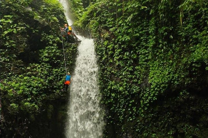 Intermediate canyoning trip in Bali " Samba canyon " — photo 1 of 10