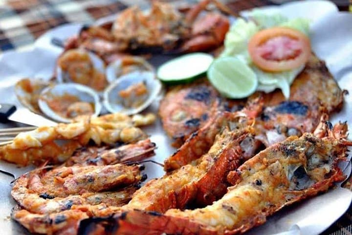 Best Romantic Seafood Dinner at Jimbaran Beach Sunset — photo 1 of 27