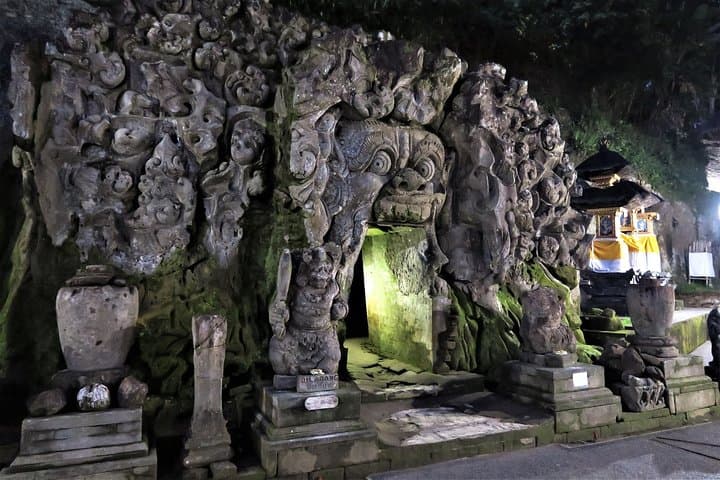 One Day Tour Bali - √Goa Gajah √Penolakan Kintamani √Besakih √Kerthagosa — photo 1 of 6
