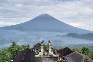 Lempuyang Tour : Heaven gate, Tirta Gangga, Goa Raja waterfall
