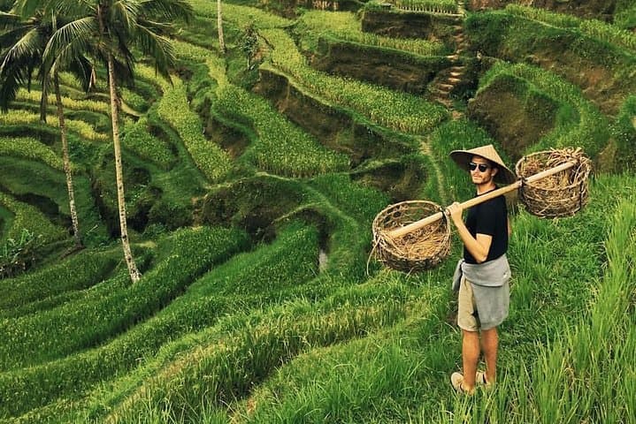 Ubud Sightseeing, Holy Water Temple & Waterfall — photo 1 of 7