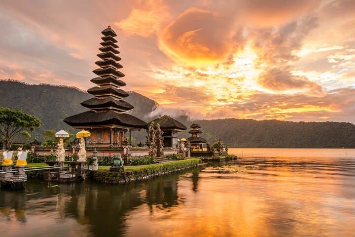 Northern Bali Highlights Tour: Bedugul, Lovina & Banjar — photo 1 of 6