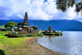 Private Tour Funtastic Nungnung Waterfall And Beratan Temple