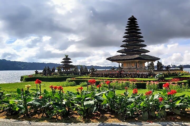 3 Days Private Tour-Tanah Lot Temple-Lempuyang The Gate Of Heaven — photo 1 of 6
