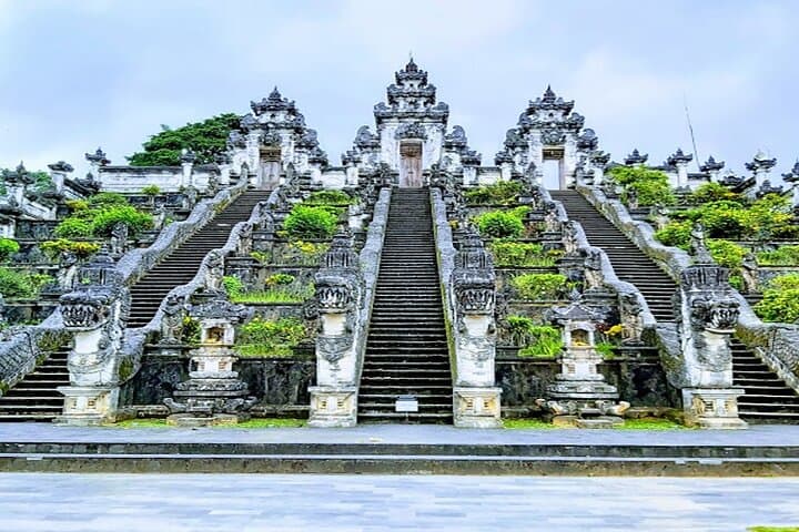 3 Days Tours : Tanah Lot Temple And Lempuyang The Gate Of Heaven — photo 1 of 26