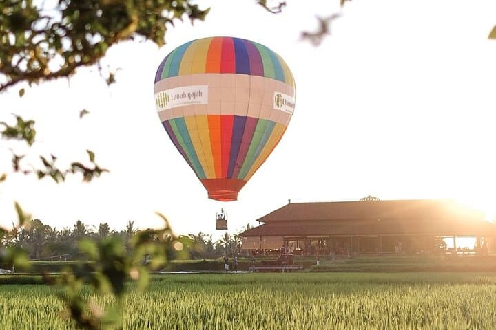 Hot Air Balloon Experience with Meals at Ubud — photo 1 of 3