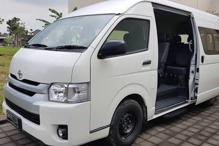 Private Transfer Airport To Kuta Area Toyota Hiace 16 Seats — photo 1 of 5