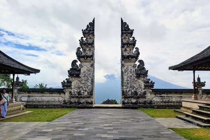 Magnificent Tour Lempuyang Gate Of Heaven and Tirta Gangga — photo 1 of 13
