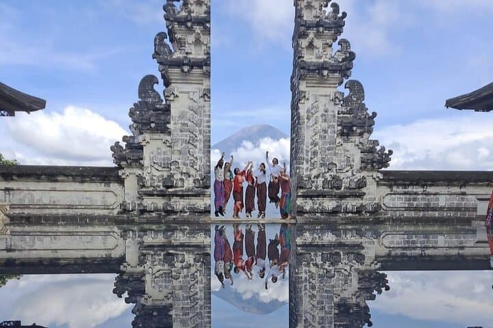 Best of Instagram Tour: Gate of Heaven, Tirta Gangga, Bali Swing — photo 1 of 17