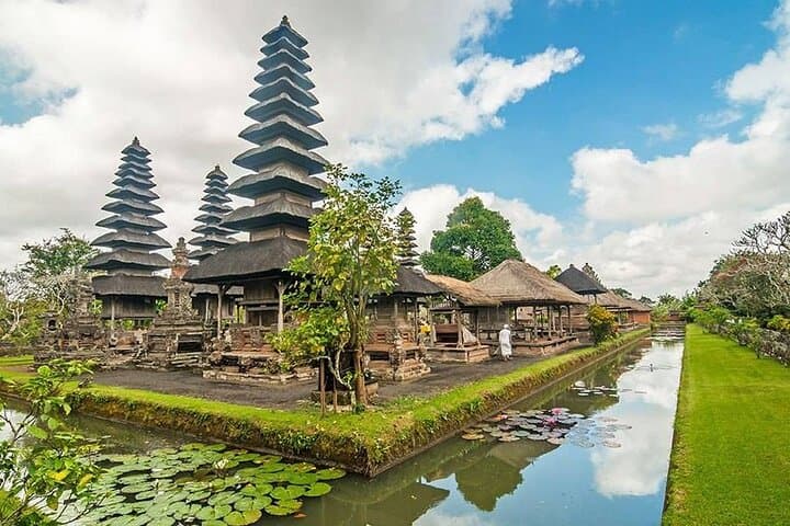 Taman Ayun Temple ,Monkey Forest , Mumbul Lake and Waterfall — photo 1 of 16
