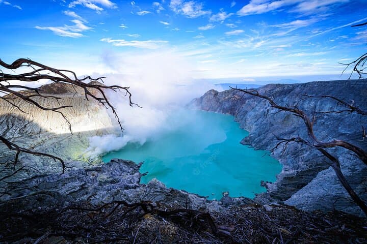Ijen Crater Tour From Bali 1 Day — photo 1 of 6