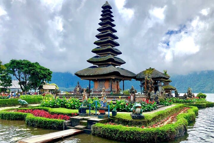 Banyumala Waterfall And Best Of North Bali Private Guided Tour — photo 1 of 12