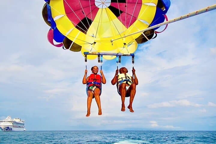 Private Bali Romantic Couple Tour with Parasailing Adventure — photo 1 of 15
