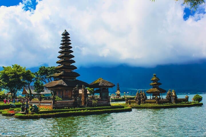 Full Day Bedugul, Jatiluwih & Tanah Lot Volkswagen Safari — photo 1 of 16