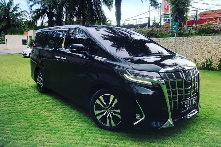 Hire a Luxury Private Car in Bali with an English Speaking Driver — photo 1 of 16